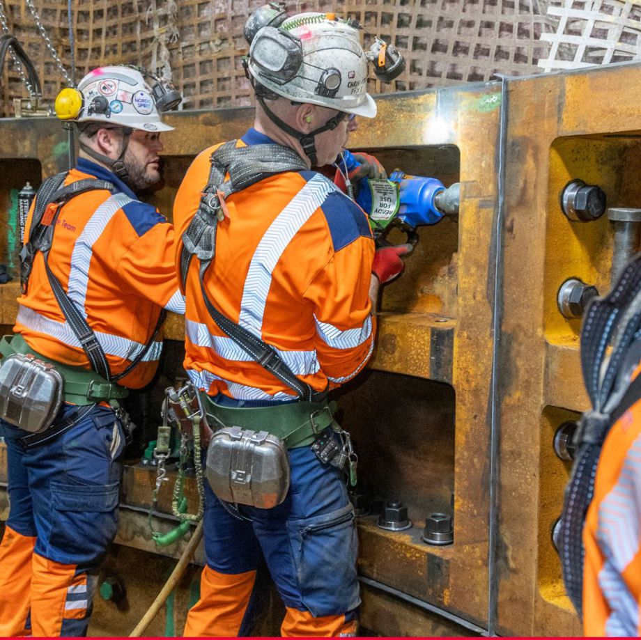 Einbau Stahlguss Tübbinge Woodsmith Mine Schacht - Redpath Deilmann mit Herrenknecht SBR Gerät