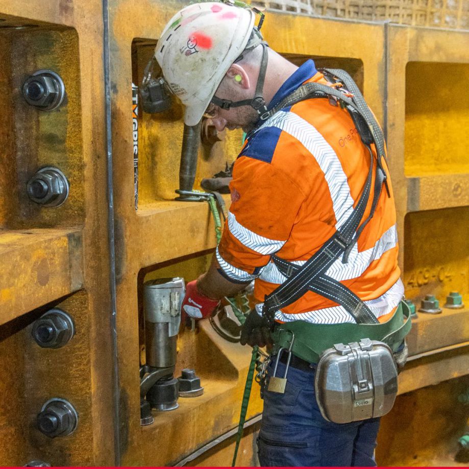 Einbau Stahlguss Tübbinge Woodsmith Mine Schacht - Redpath Deilmann mit Herrenknecht SBR Gerät