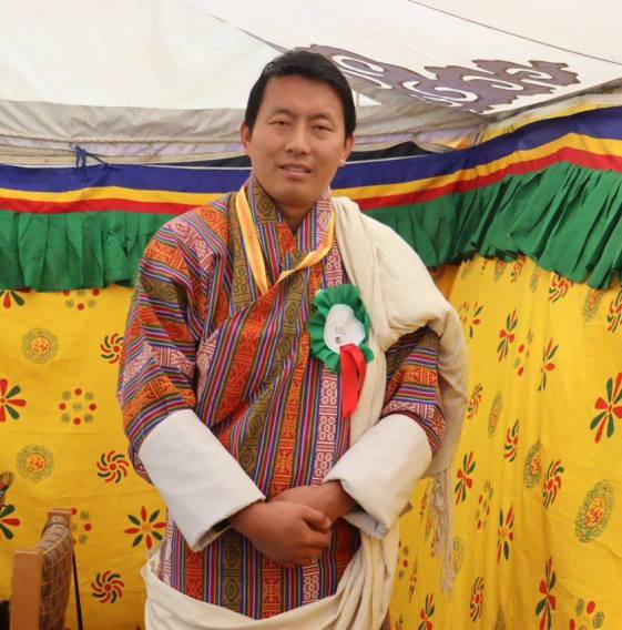Tashi Gyeltshen Bhutan - Teacher - Gov - Tourguide - fluent english