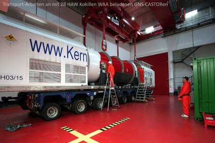 Transport-Arbeiten-an-mit-28-HAW-Kokillen-WAA-beladenen-GNS-CASTORen
