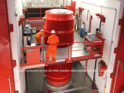 Transport-Arbeiten-an-mit-28-HAW-Kokillen-WAA-beladenen-GNS-CASTORen