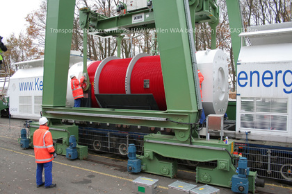 Transport-Arbeiten-an-mit-28-HAW-Kokillen-WAA-beladenen-GNS-CASTORen