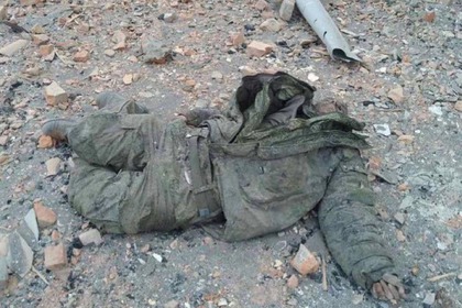 Toter Soldat auf der Strasse in Kharkiw / Charkiw 