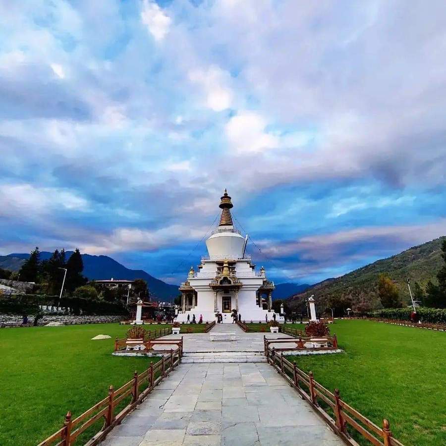 Thimphu Buthan by Tashi Gyeltshen
