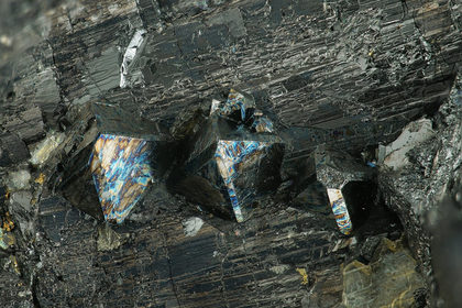 Uran - Schwermetall - Erz - Vorstufe zu YellowCake - Vorstufe zu Brennstäben