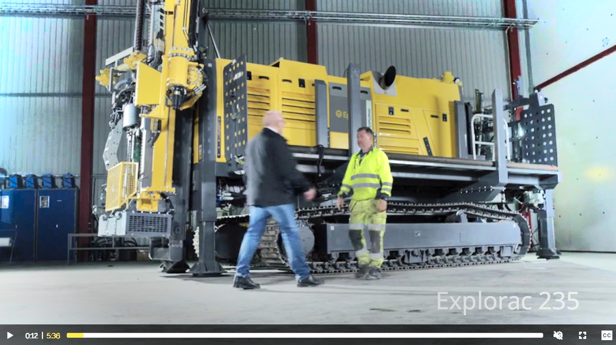 >>> Bilder aus dem Walk-Around Explorac 235 Film - bisschen heller und mit Kommentaren wie die Anpassung der Bohr-Technik für DHBD erfolgen soll - Hinweise für den CAD Planer von Fa. Epiroc in Essen ...