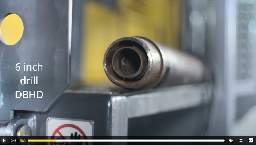 >>> Bilder aus dem Walk-Around Explorac 235 Film - bisschen heller und mit Kommentaren wie die Anpassung der Bohr-Technik für DHBD erfolgen soll - Hinweise für den CAD Planer von Fa. Epiroc in Essen ...
