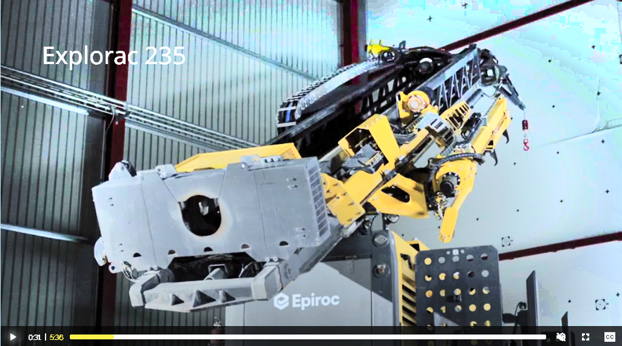 >>> Bilder aus dem Walk-Around Explorac 235 Film - bisschen heller und mit Kommentaren wie die Anpassung der Bohr-Technik für DHBD erfolgen soll - Hinweise für den CAD Planer von Fa. Epiroc in Essen ...