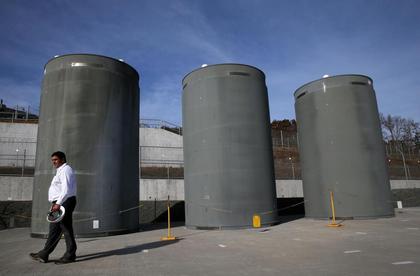 >>> there is 90.000 tons of Spent Fuel standing on US staff parkings. And you always hope for a miracle and nobody is reponsable ? - Letsfill 1 kg GDF Containers - bringing it into Geological Disposal Facility. - US Drillers have salt dome geology data. D