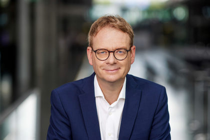 https://thomas-gebhart.de/ - - Gut ist, wenn die richtigen Leute einem zur rechten Zeit beistehen - Danke Herr Dr. Gebhart, und die Schlacht läuft noch - Peter Hart 0228 99305 3525 anrufen ...
