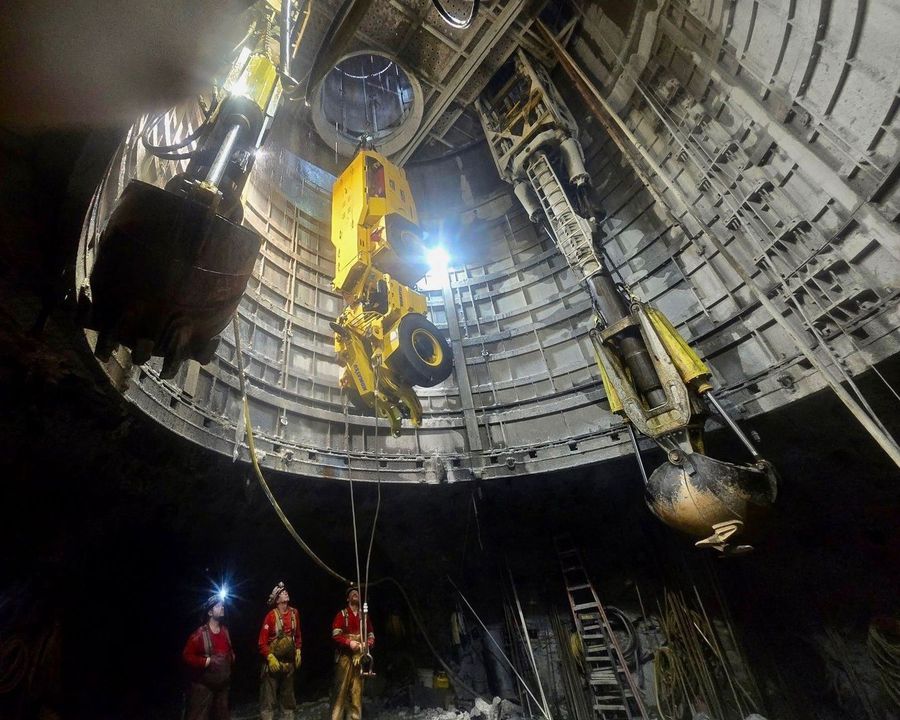 Redpath baut Schacht-Kopf für Mineralien-Bergbau