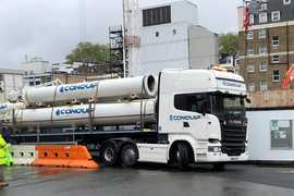 Pile Proping by Conquip UK - Solche Stützen brauchen wir in Hagen um die hohe Stützmauer an der schadhaften Stelle VOR dem Abriss der Hochbrücke Ebene 2 zu sichern - Hangsicherung vor dem Abriss - Conquip hat solche 30 m langen Stützen.