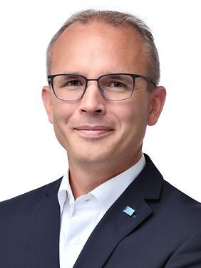 >>> https://www.linkedin.com/in/tobias-winkler-abb527181/ - Sehr geehrter Herr Tobias Winkler MdB VWL - Danke sehr für LinkedIn - Sie sind im Ausschuss für EU Angelegenheiten - NaPro DE an EU wurde rettend von DBHD abgegeben. (Spart 107 Mrd. €) - MfG Ing.