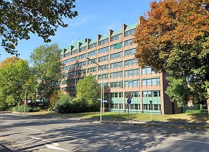 Büro zu vermieten - weit oben gelegen - mit Hubschrauber-Landeplatz