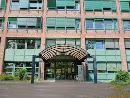 Büro zu vermieten - weit oben gelegen - mit Hubschrauber-Landeplatz