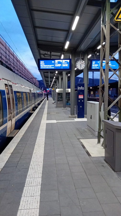   >>> Bahnsteig 4 - Hagen HBF - Komplett-Erneuerung - eine Ortsbegehung im Feb. 2026 -  Gut geworden - Bravo - Beste Grüsse an die ARGE IHT Balter von Ing. Goebel - Hagen