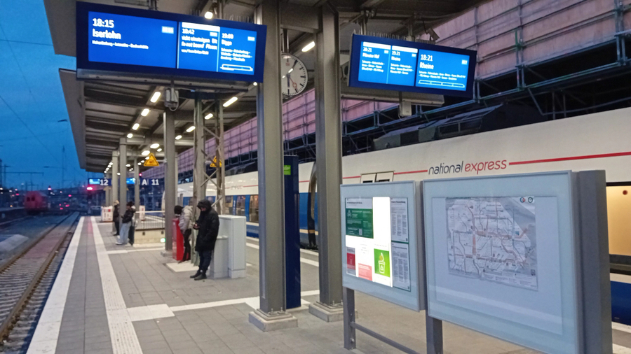   >>> Bahnsteig 4 - Hagen HBF - Komplett-Erneuerung - eine Ortsbegehung im Feb. 2026 -  Gut geworden - Bravo - Beste Grüsse an die ARGE IHT Balter von Ing. Goebel - Hagen