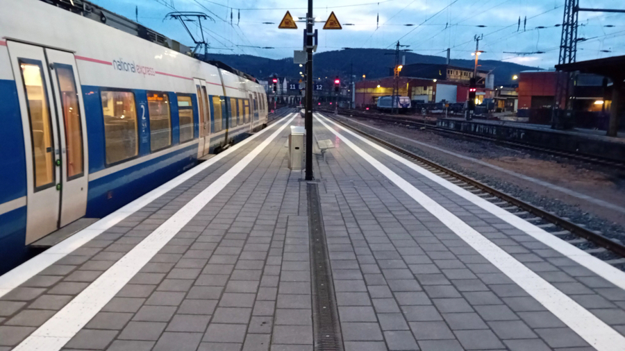   >>> Bahnsteig 4 - Hagen HBF - Komplett-Erneuerung - eine Ortsbegehung im Feb. 2026 -  Gut geworden - Bravo - Beste Grüsse an die ARGE IHT Balter von Ing. Goebel - Hagen