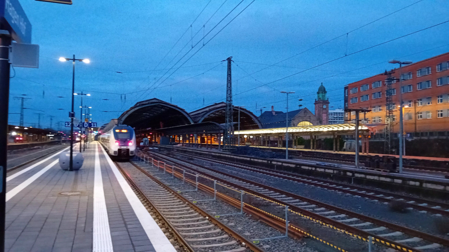   >>> Bahnsteig 4 - Hagen HBF - Komplett-Erneuerung - eine Ortsbegehung im Feb. 2026 -  Gut geworden - Bravo - Beste Grüsse an die ARGE IHT Balter von Ing. Goebel - Hagen