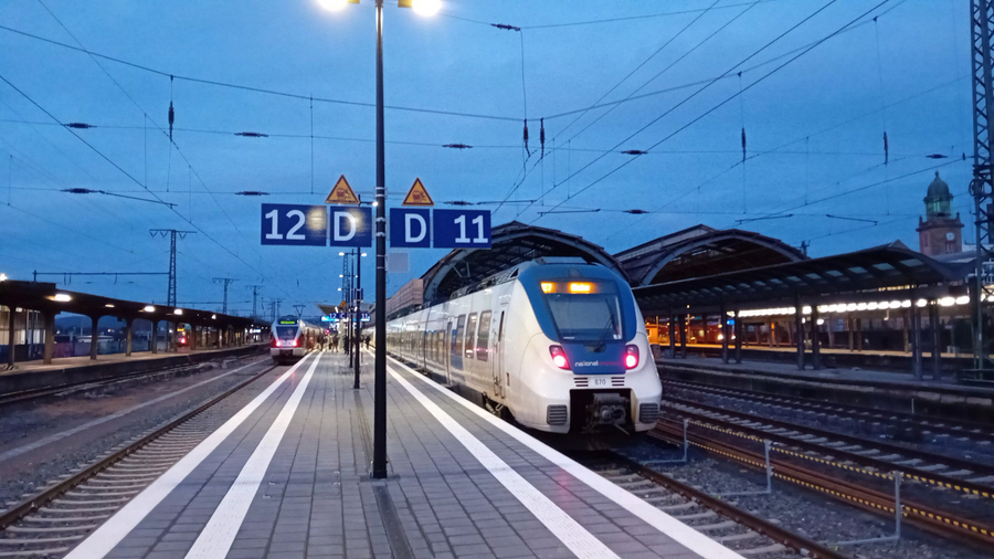   >>> Bahnsteig 4 - Hagen HBF - Komplett-Erneuerung - eine Ortsbegehung im Feb. 2026 -  Gut geworden - Bravo - Beste Grüsse an die ARGE IHT Balter von Ing. Goebel - Hagen