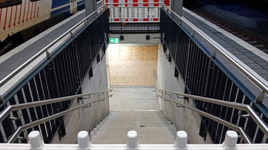   >>> Bahnsteig 4 - Hagen HBF - Komplett-Erneuerung - eine Ortsbegehung im Feb. 2026 -  Gut geworden - Bravo - Beste Grüsse an die ARGE IHT Balter von Ing. Goebel - Hagen