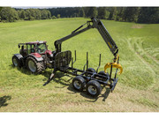 Tracktor mit Holz-Anhänger